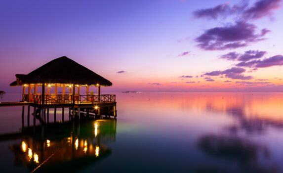 夕暮れの海　モルディブの風景