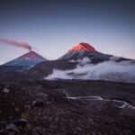 カーメン火山とクリュチェフスカヤ山　ロシアの風景