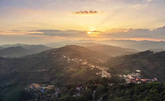 朝のチェンライ　タイの風景