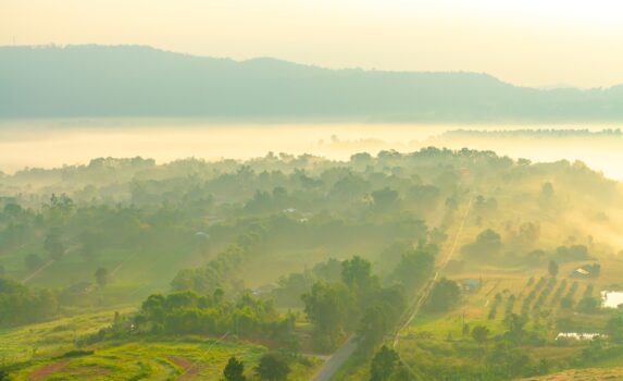ペッチャブーン　カオコーの霧の朝の風景　タイの風景
