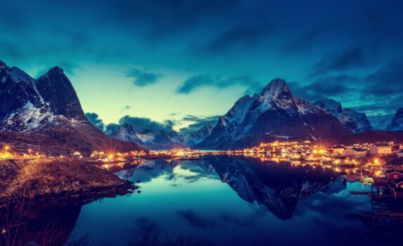 夕暮れのロフォーテン諸島　ノルウェーの風景