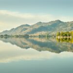 朝のオソイヨーズ湖　カナダの風景