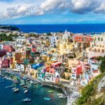 夏のプローチダ島　イタリアの風景