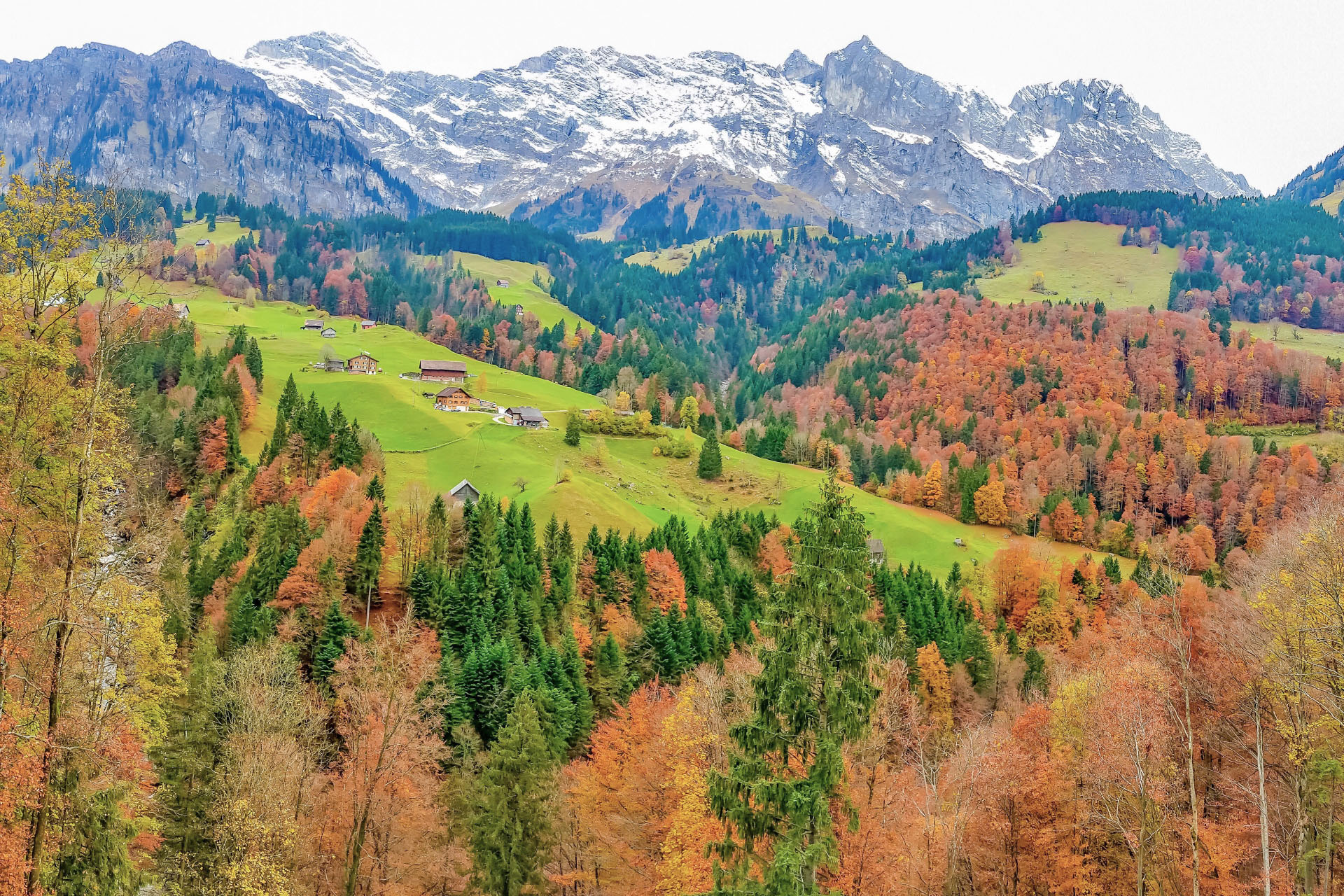 秋のスイスアルプス　スイスの風景