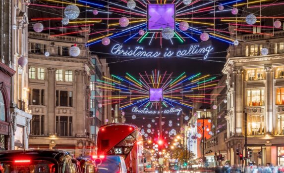 ロンドン　オックスフォード・ストリートのクリスマス風景　イギリスのクリスマス