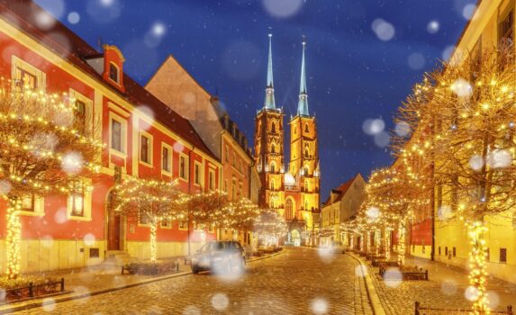 雪の降るクリスマスの夜　ヴロツワフ　ポーランドのクリスマスの風景