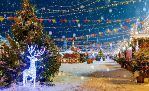 赤の広場のクリスマスマーケット　ロシアのクリスマスの風景