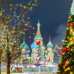 モスクワの聖ワシリイ大聖堂と赤の広場のクリスマス風景　ロシアの風景