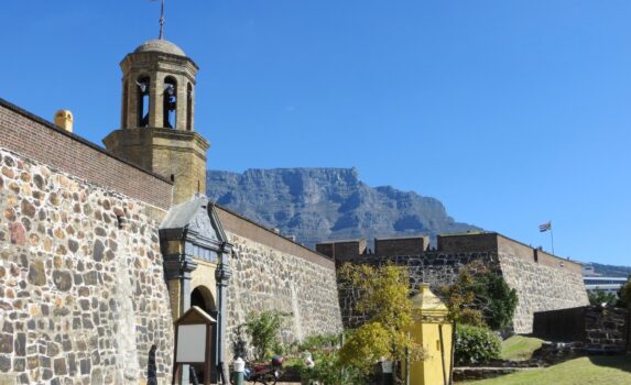 キャッスル・オブ・グッドホープとテーブルマウンテン　南アフリカの風景