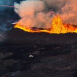 火山の噴火風景　アイスランドの風景