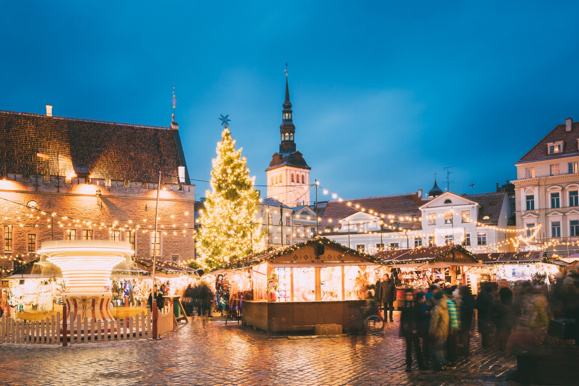 タリンの伝統的なクリスマス・マーケット　エストニアの風景