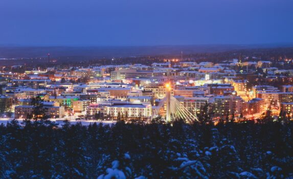 フィンランドの冬の夜　ロヴァニエミの町並み