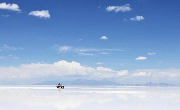 ウユニ塩湖の風景　ボリビアの風景