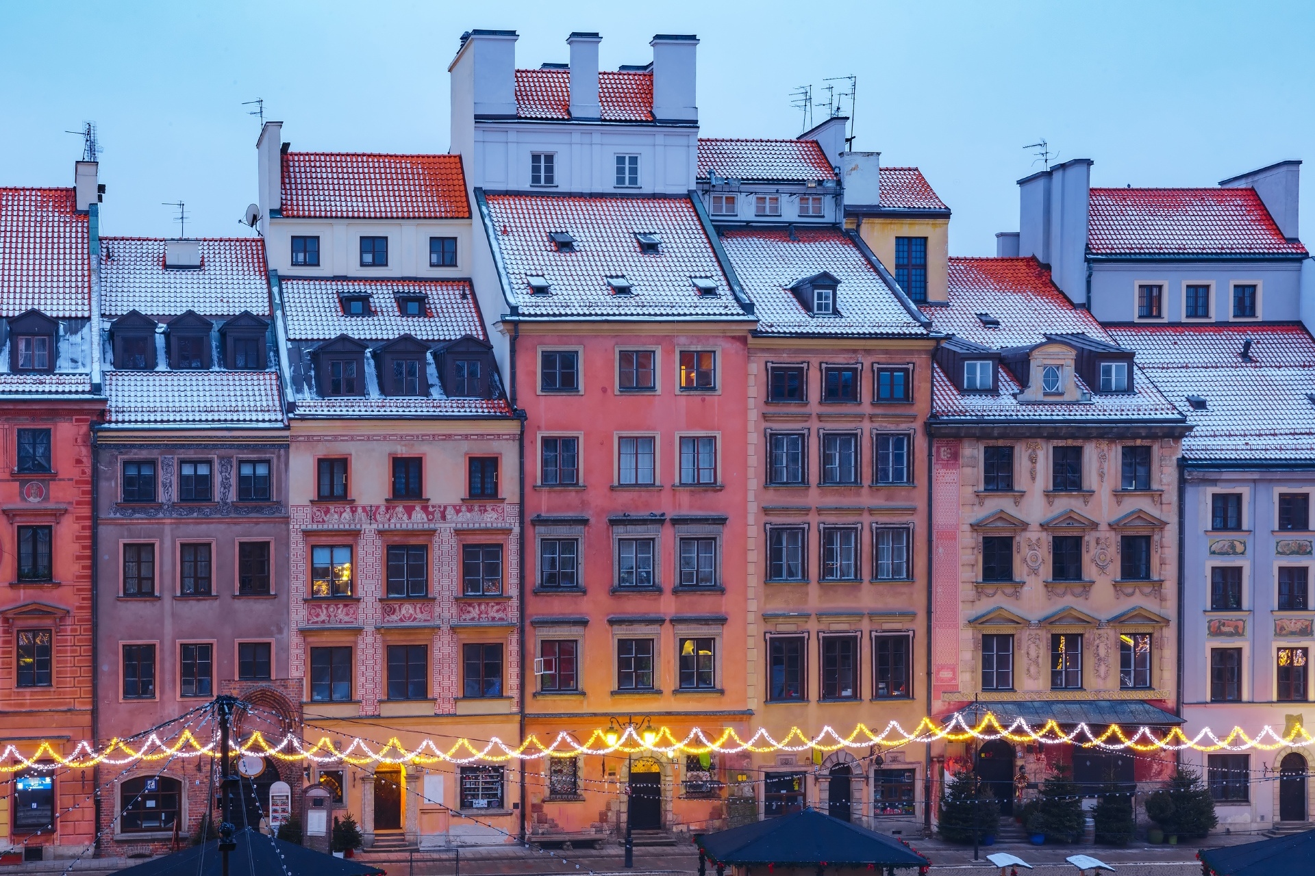 冬の朝のワルシャワ旧市街の風景　ポーランドの風景