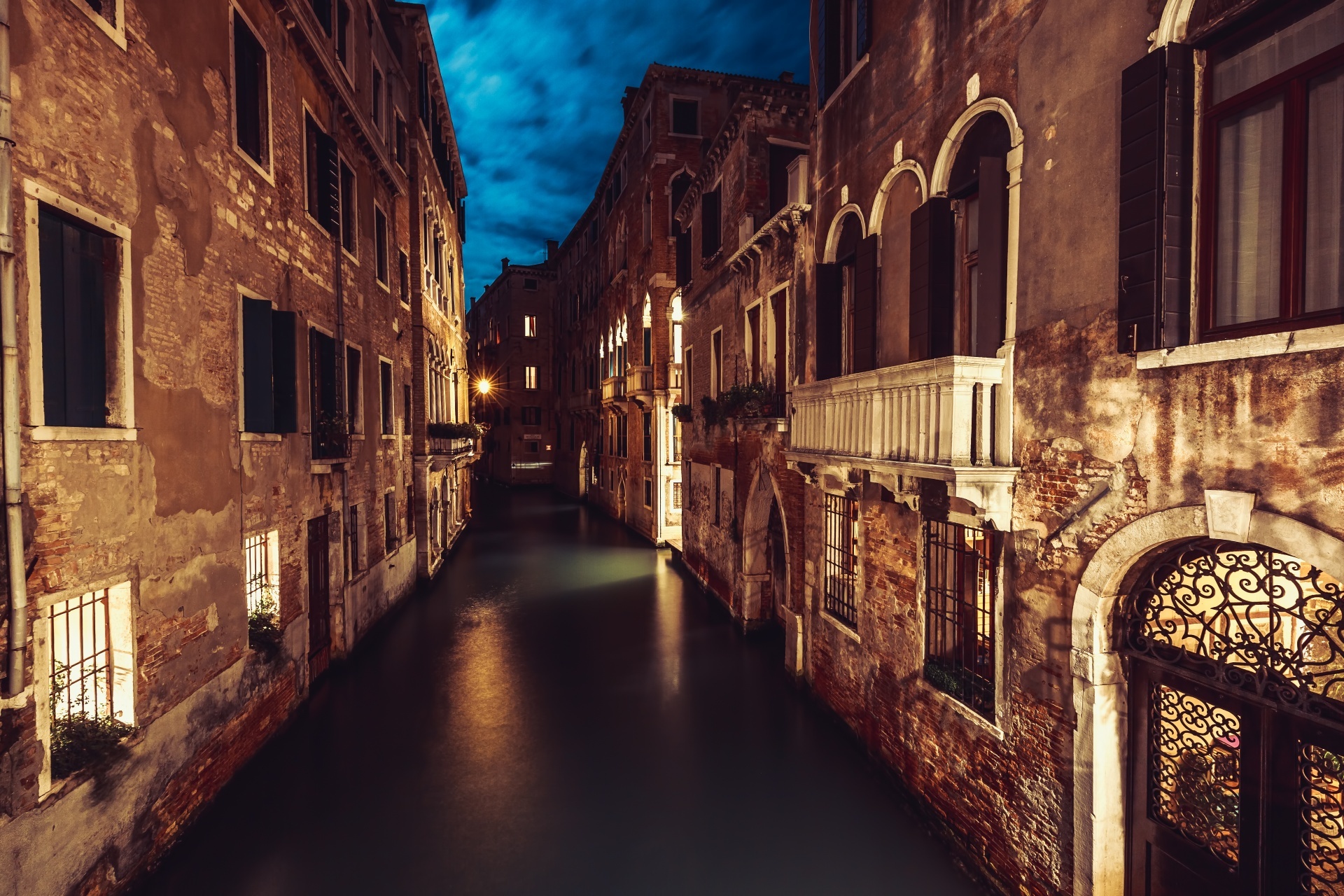 夜のヴェネツィア　イタリアの風景