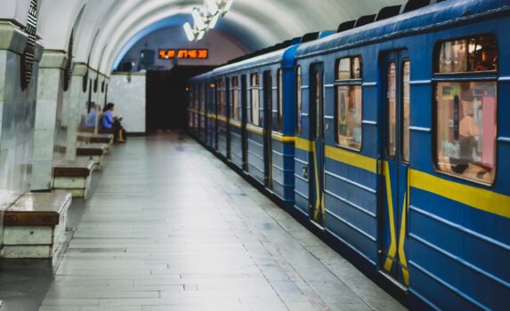 キエフの地下鉄駅　ウクライナの風景