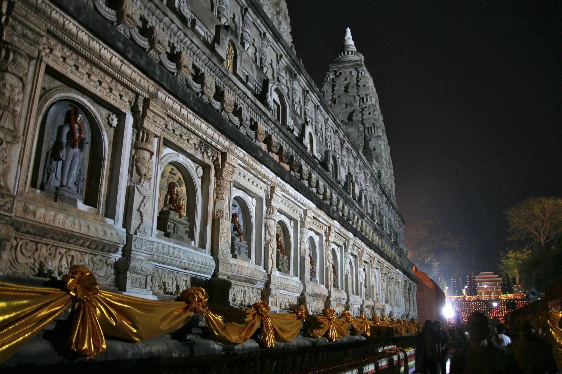 夜のブッダガヤ　インドの風景