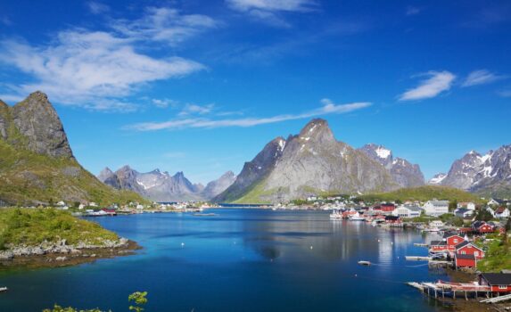 夏のロフォーテン諸島の風景　ノルウェーの風景