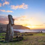 アフ・トンガリキのモアイ像と朝日　イースター島の風景