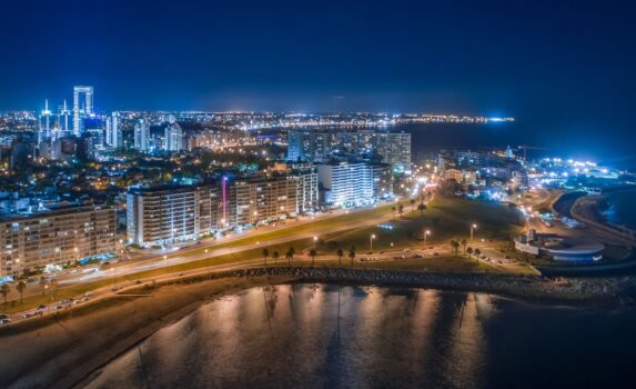 モンテビデオの夜景　ウルグアイの風景