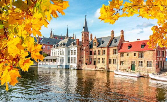 ブルージュの運河と秋の風景　秋のベルギー