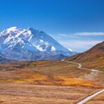 デナリ山と秋のアラスカの絶景　アメリカの風景