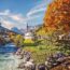 バイエルンアルプスとラムサウ教会　ドイツの秋の風景
