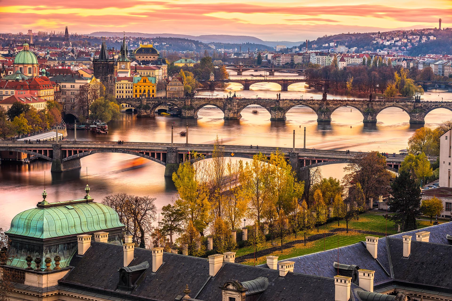 カレル橋と旧市街　プラハの風景　チェコの風景