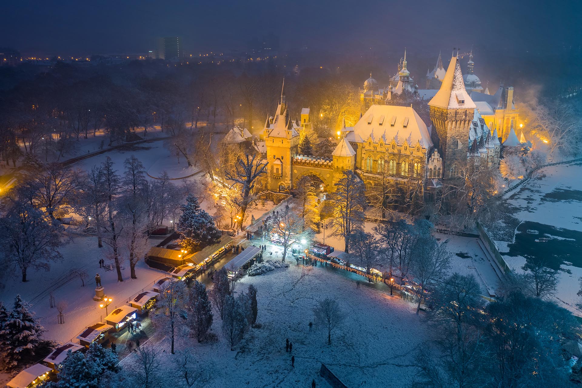 クリスマスシーズンのブダペスト　ハンガリーの風景
