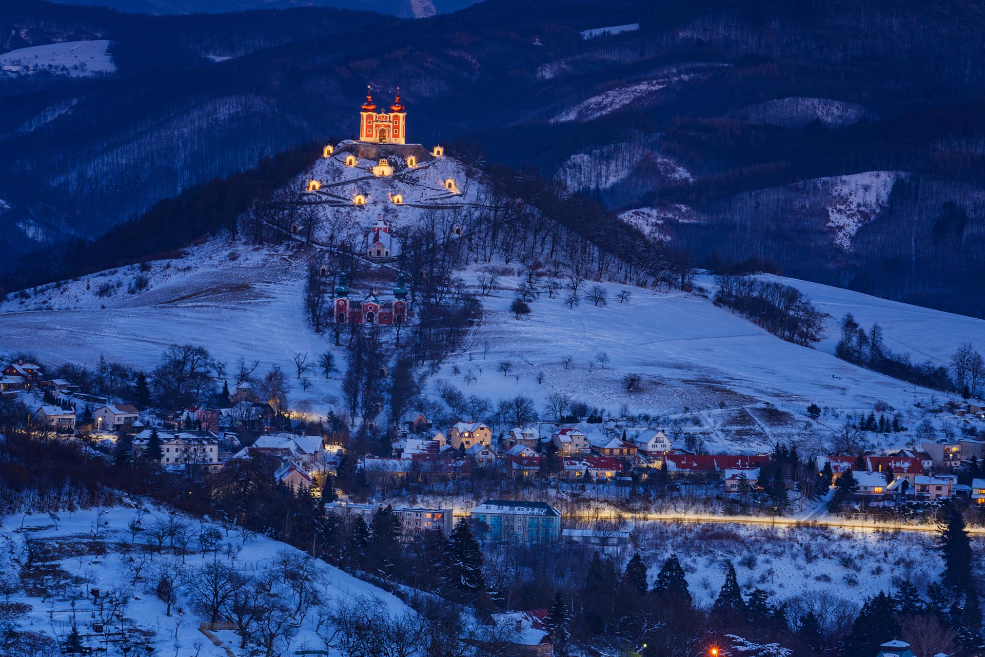 冬のバンスカー・シュチャヴニツァの風景　スロヴァキアの風景