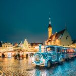 タリン市庁舎広場のクリスマス ツリー　 エストニアの風景