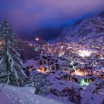 冬の夕暮れ時のツェルマット　スイスの風景
