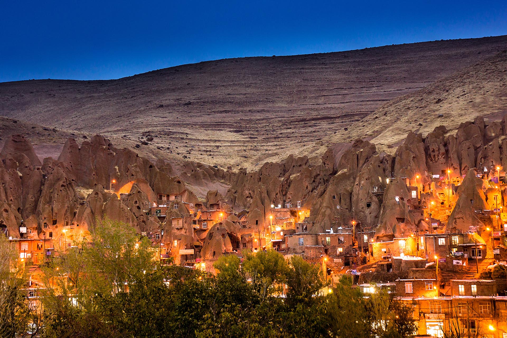 夕暮れのタブリーズ　カンドヴァン村　イランの風景