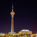 テヘランタワーと夜の町並み　イランの風景