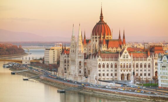 朝のブダペストの風景　ハンガリーの風景