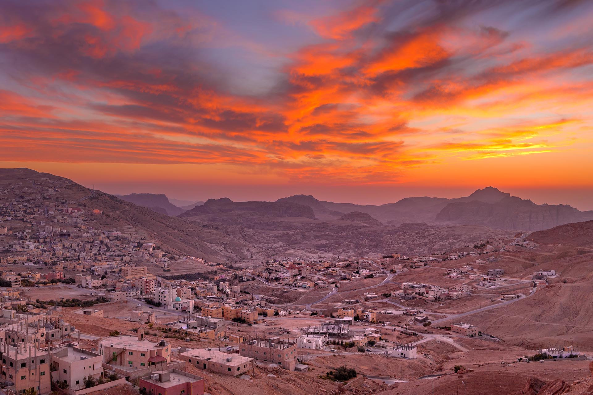 ワディムーサの夕暮れ　ヨルダンの風景