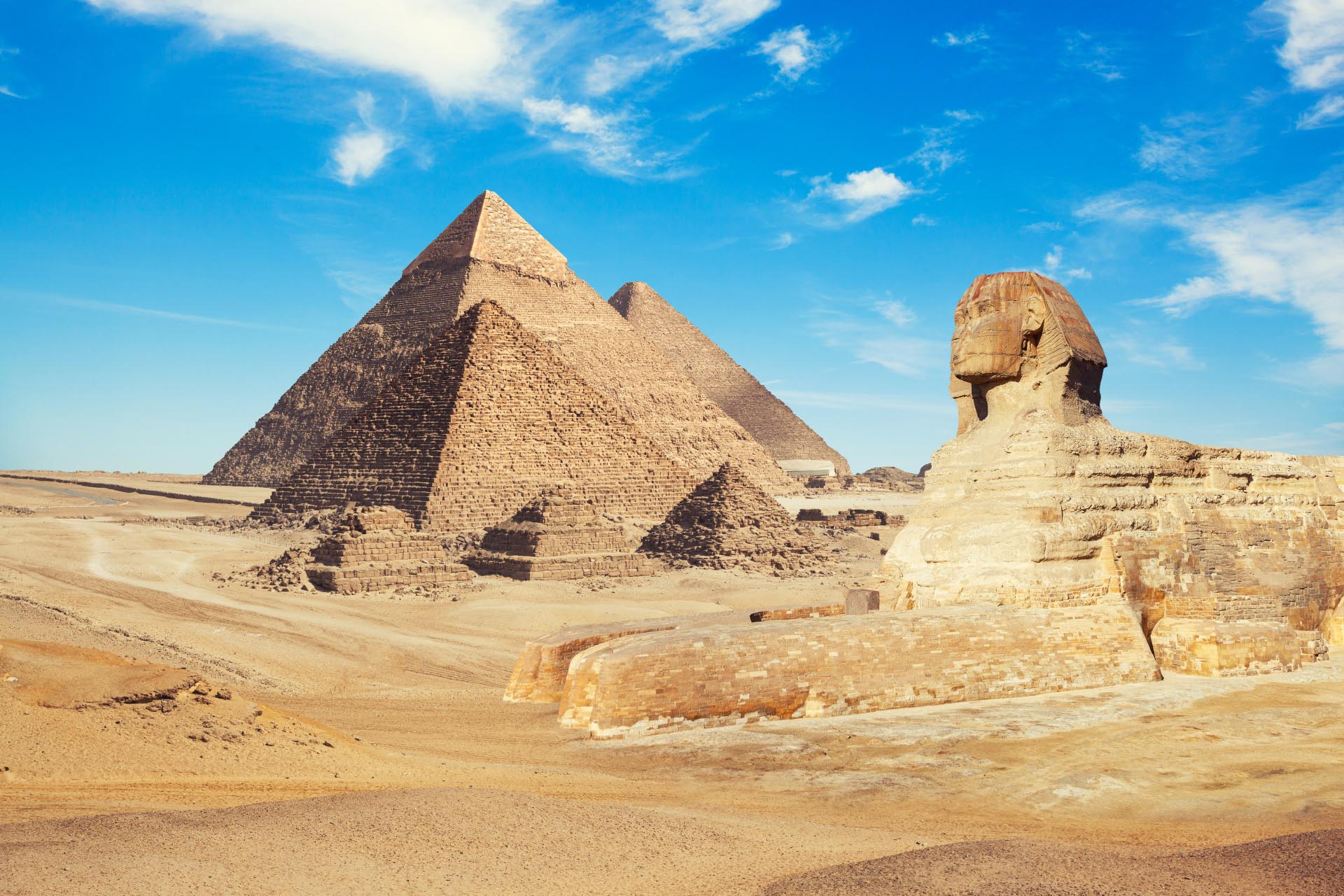 ギザ　スフィンクスとピラミッドのある風景　エジプトの風景