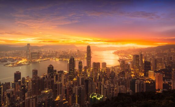 朝の香港の風景
