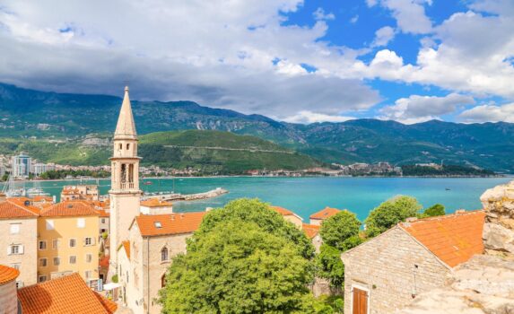 ブドヴァの町並み　アドリア海沿岸の風景　モンテネグロの風景