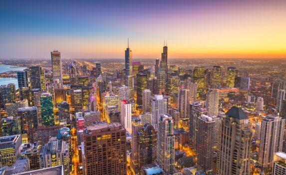夕暮れ時のシカゴの街並み　アメリカ合衆国の風景