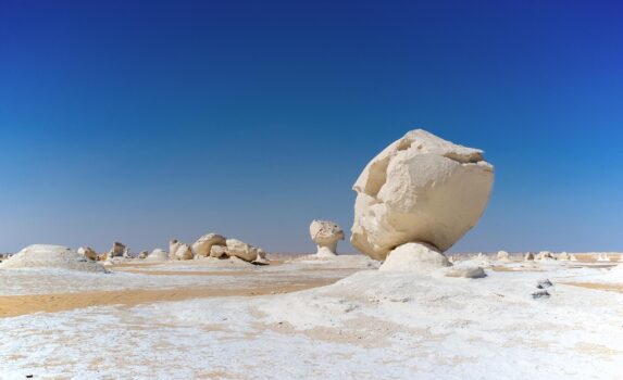 白砂漠（ホワイトデザート）の風景　エジプトの風景
