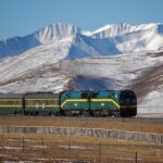 チベット高原を走る青蔵鉄道