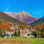 小さな村の秋の風景　スイスの風景