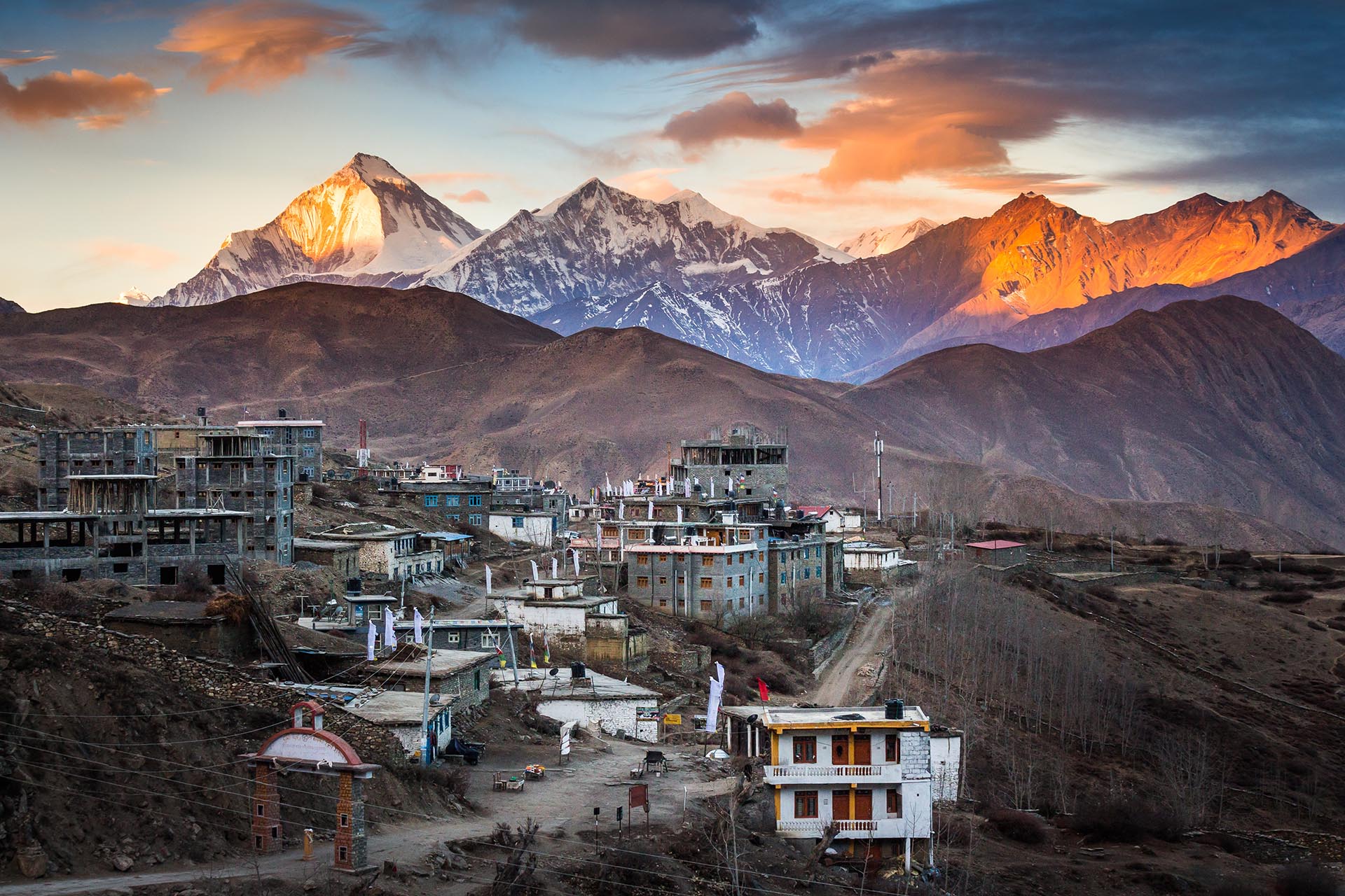 ムクティナートからのダウラギリの眺め　ネパールの風景