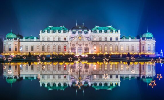 夜のベルヴェデーレ宮殿　オーストリアの風景