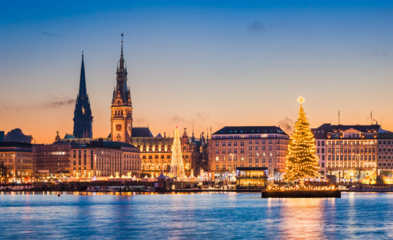 クリスマスシーズンのハンブルクの風景　ドイツの風景