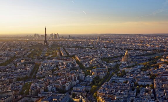 夕暮れのパリの風景　フランスの風景