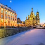 血の上の救世主教会と夕方のサンクトペテルブルク　ロシアの風景