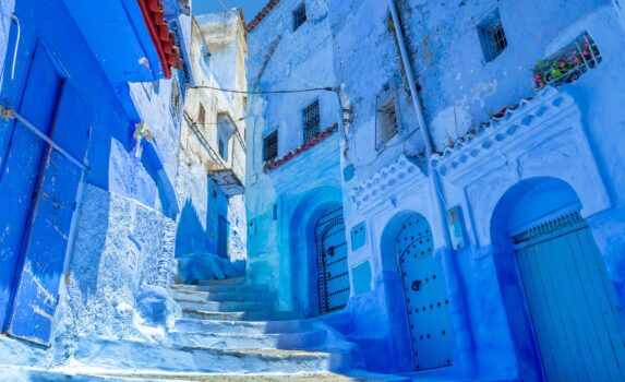 青の街「シャウエン」の路地裏の風景　モロッコの風景
