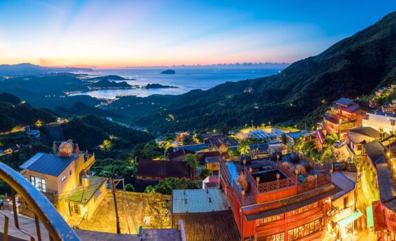 夕暮れの九份老街　台湾の風景